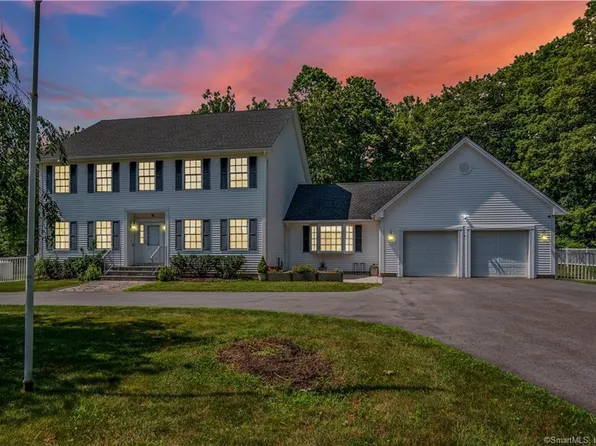 6 Meadowbrook Lane, Woodbury, CT 06798