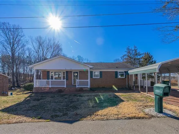 312 E Marion St, Pilot Mtn, NC 27041