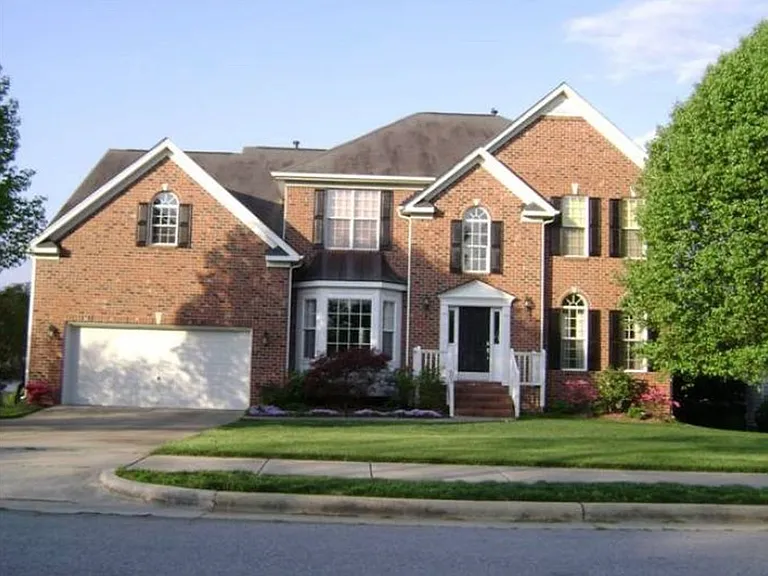 601 Stinhurst Dr — Photo 2