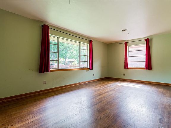 2nd image of 2515 Searcy Dr