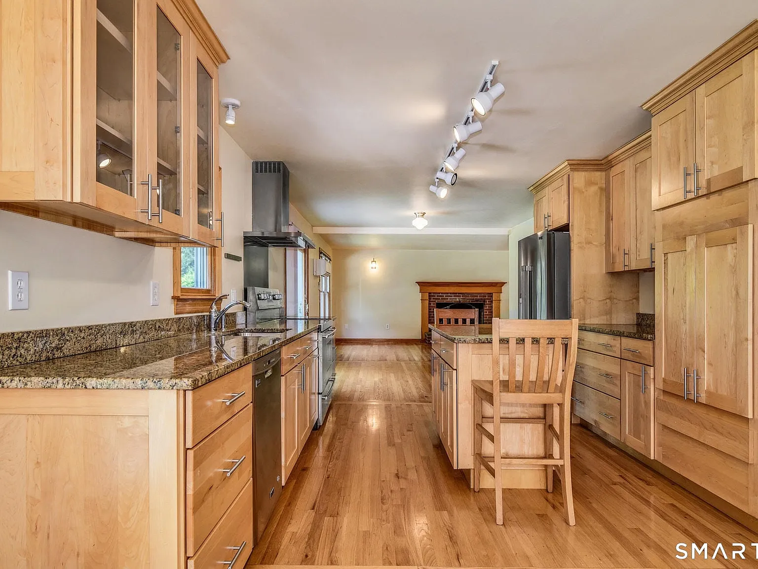 5 bed, 4.5 bath, 4029 sqft, $12,000 — Photo 4