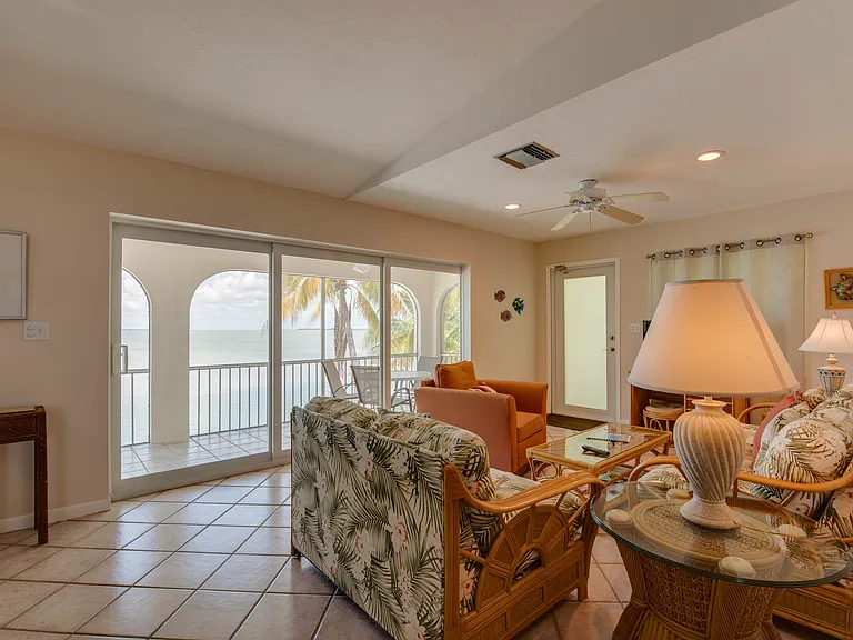 536 Caribbean Dr E — Photo 8