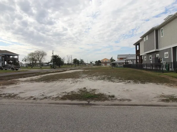 102 Bufflehead Ln, Rockport, TX 78382