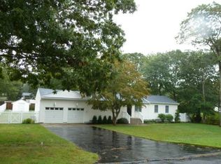 33 Ridge Rd, Shirley, NY 11967