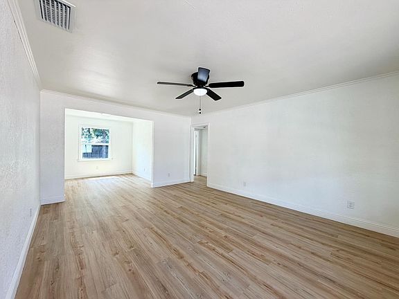 3rd image of 1410 E Shields Ave