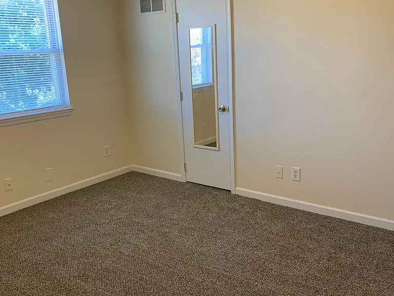 916 Grant Rd — Photo 12
