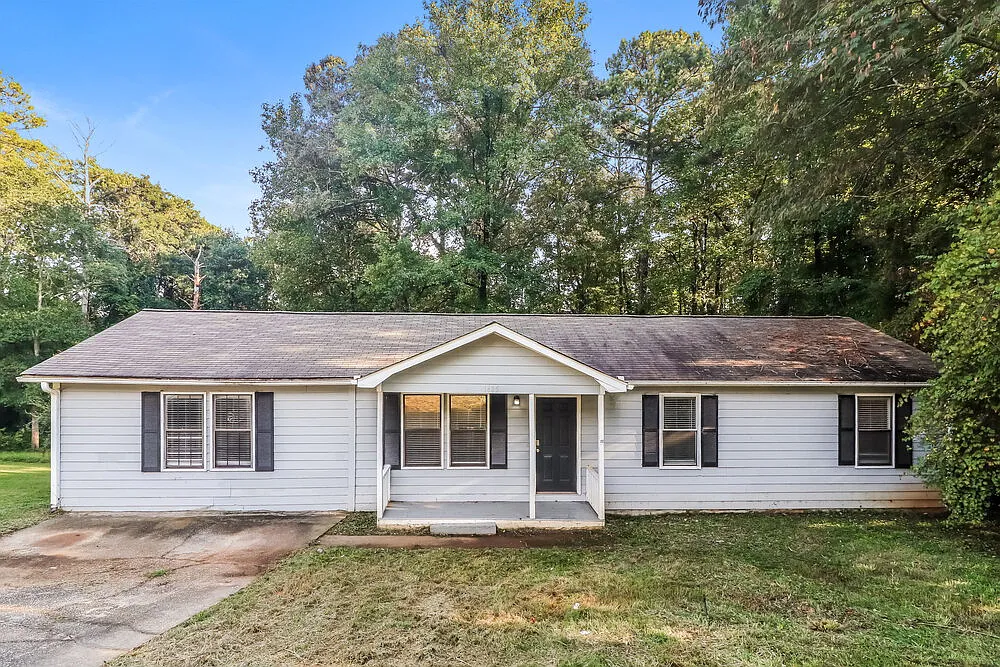 4 bed, 2.0 bath, 1612 sqft, $1,975 — Photo 1