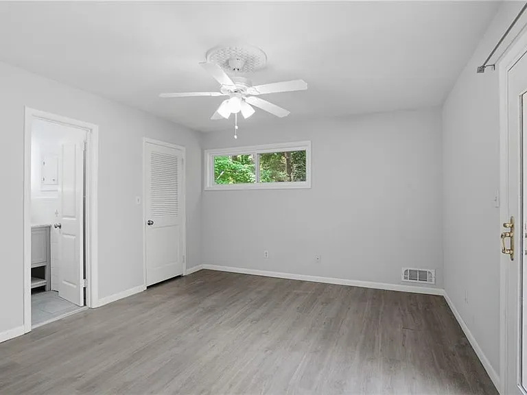 2209 Cherring Ln — Photo 13