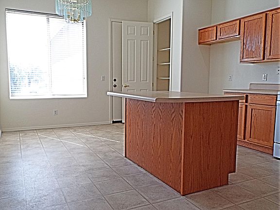 5th image of 806 W Azure Dr