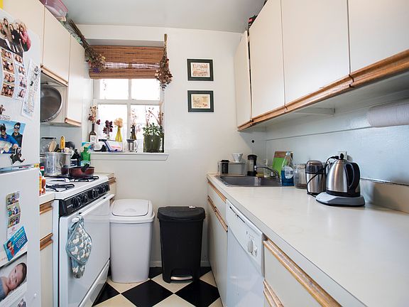 3rd image of 451 Washington Ave APT 3B