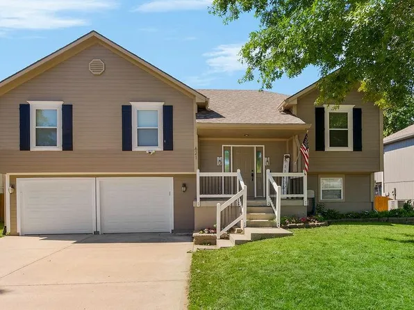 621 Muriel Dr, Grain Valley, MO 64029