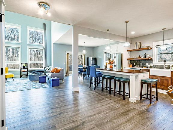 5th image of 1370 S Smith Rd