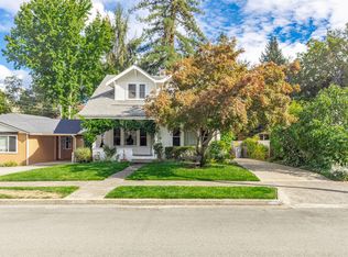 733 NW 3rd St, Grants Pass, OR 97526