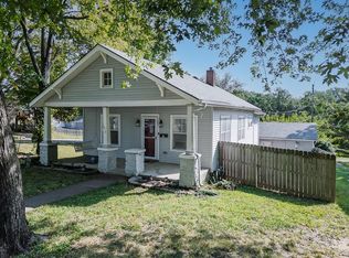 1014 N 13th St, Leavenworth, KS 66048