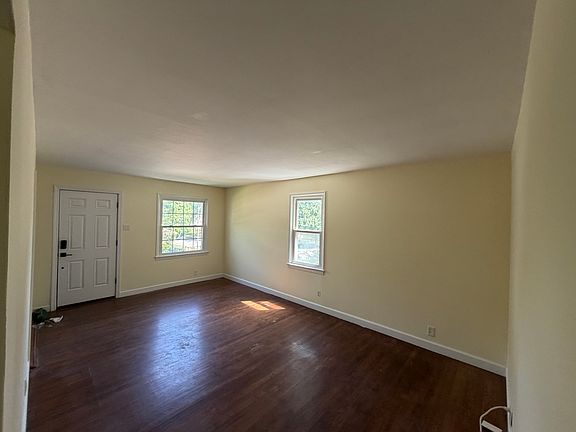4th image of 1331 Louisville Ave