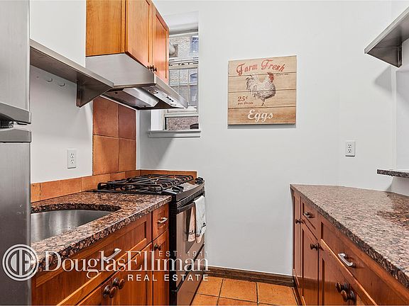 3rd image of 15 E 10th St APT 2A