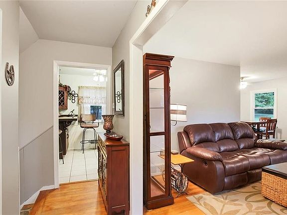4th image of 8802 W 89th St