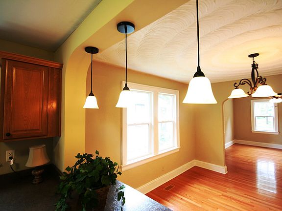 3rd image of 2826 Ballentine Blvd