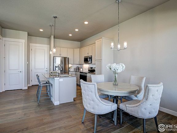 4th image of 902 Schlagel St #2