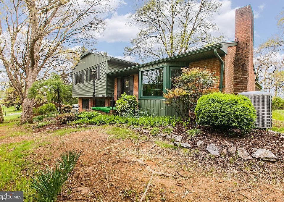 1st image of 13614 Woodland Heights Dr