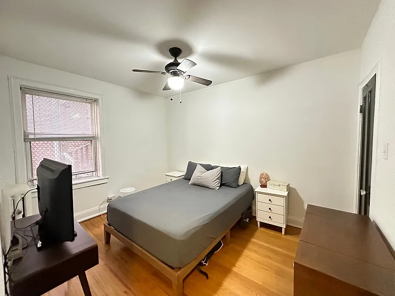 3744.5 N Pine Grove Ave #2N — Photo 5