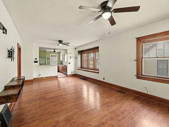 2nd image of 710 N Oak St
