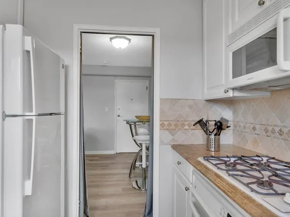 8800 Blvd East image 5 of 17