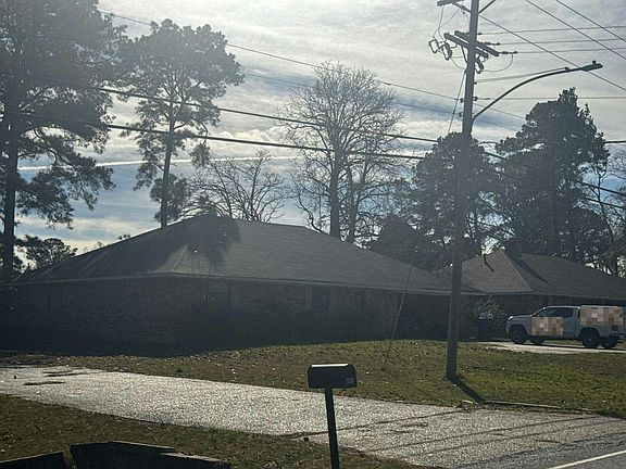 3rd image of 6143 Buncombe Rd