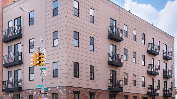 Rented by Nooklyn NYC LLC | media 21