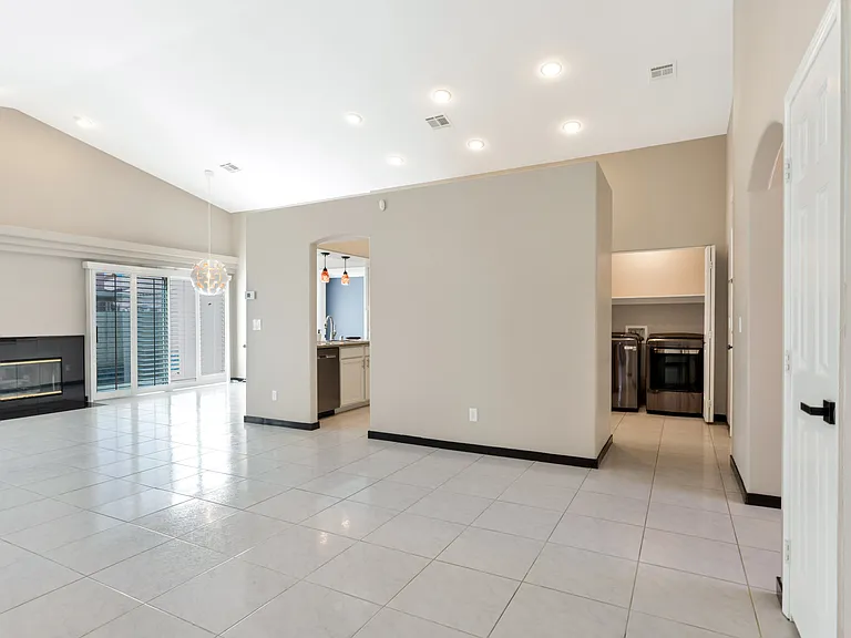 5049 Forest Oaks Dr — Photo 23