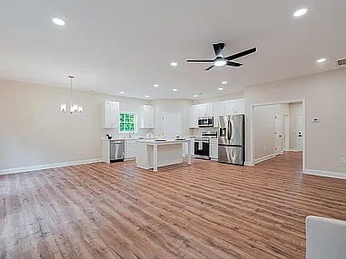 4th image of 1103 Aspen Ave