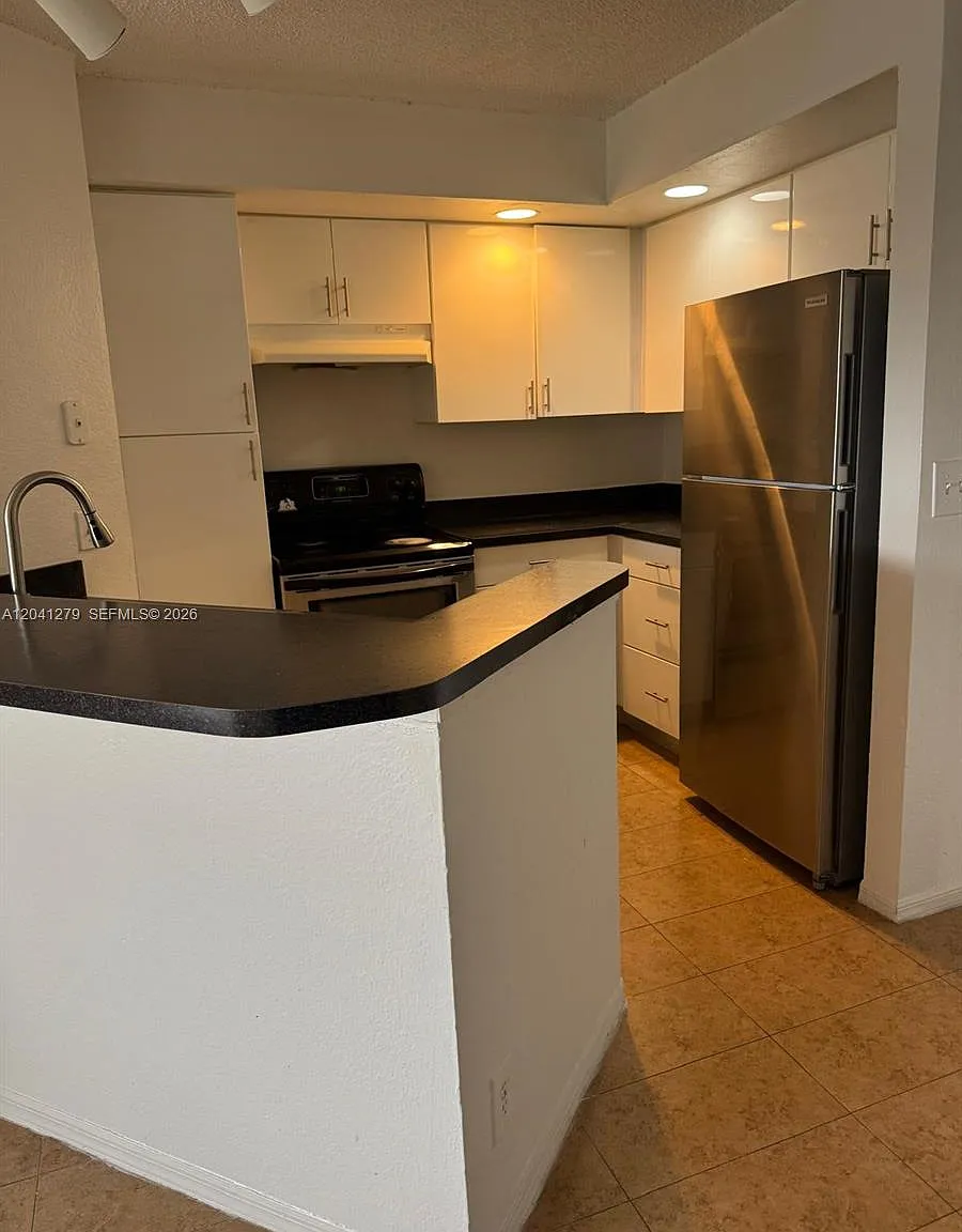 Coral Key Condo — Photo 2