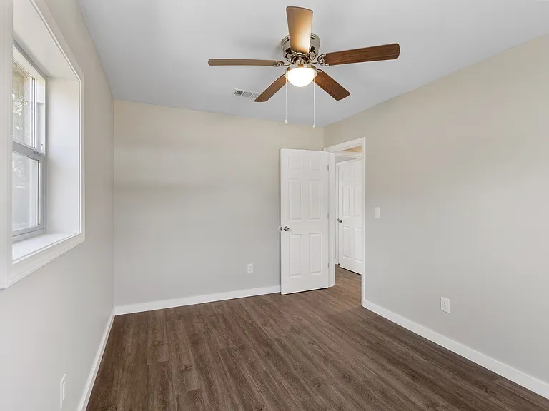 225 Etta St — Photo 10