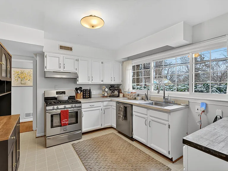 2802 Dawson Ave — Photo 3