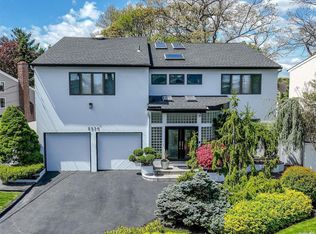 2956 Allon St, Oceanside, NY 11572