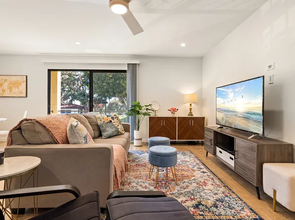 2311 1/2 4th St #206, Santa Monica, CA 90405