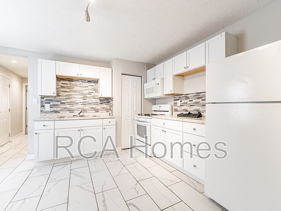 3rd image of 1027 Saint Paul St