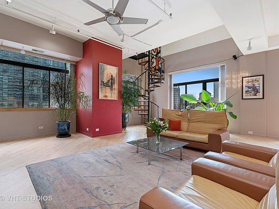 4th image of 215 W Illinois St APT 6C