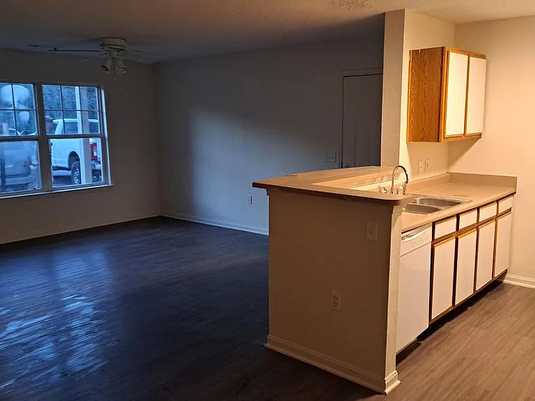 100 Teejay Dr — Photo 2