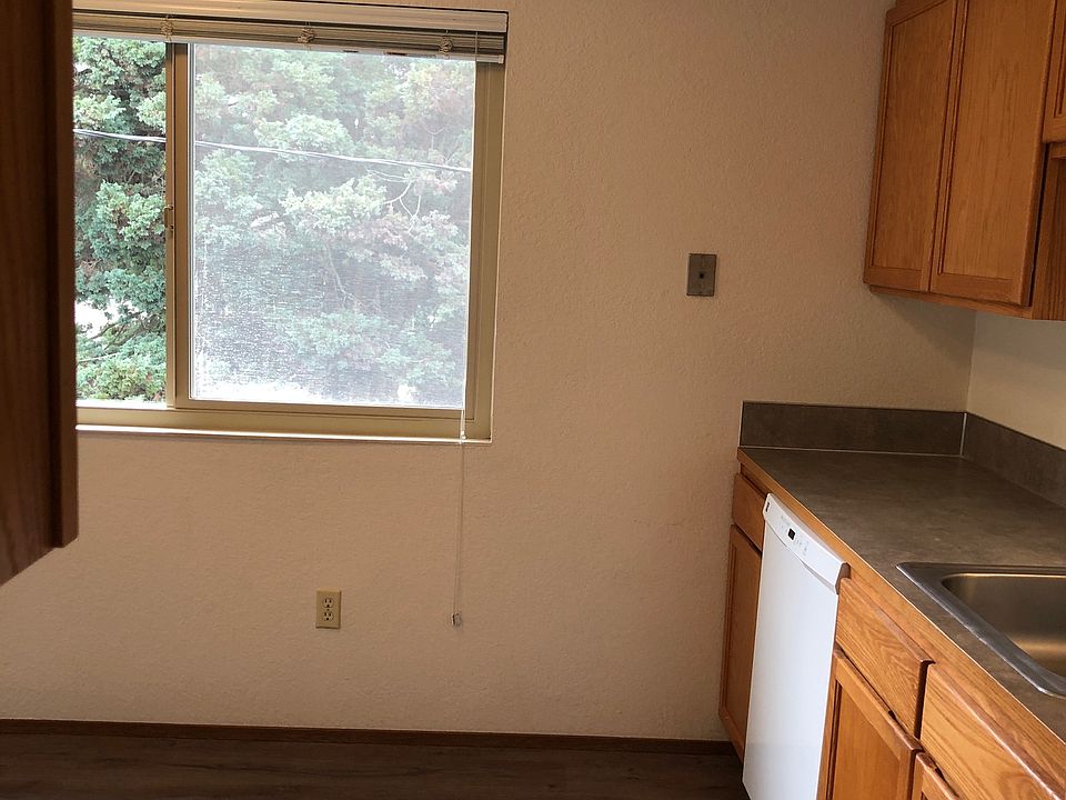 SUNNY CORNER UNIT KITCHEN