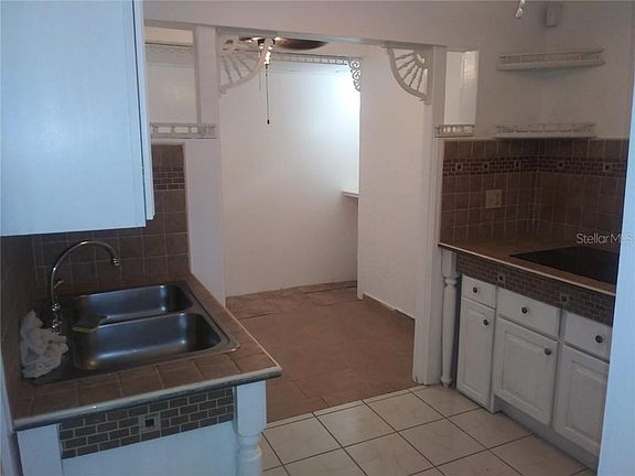 4th image of 119 Coralwood Cir