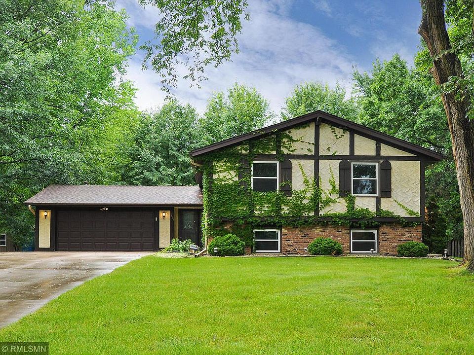 1st image of 3215 Queensland Ln N