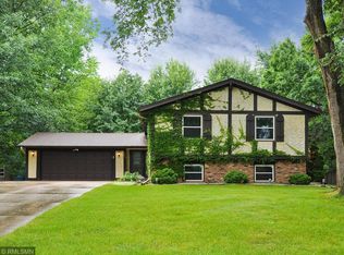 3215 Queensland Ln N, Plymouth, MN 55447