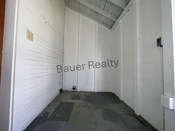 3rd image of 320 W 4th St