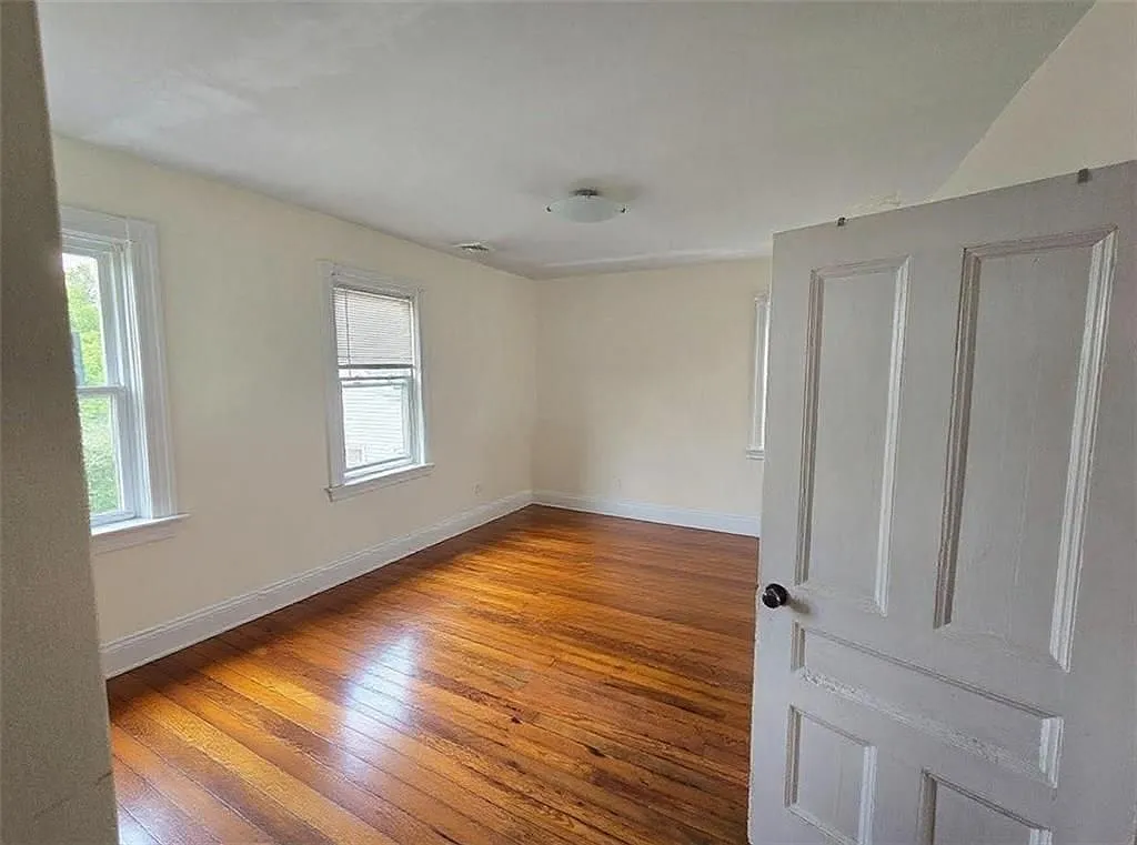 2 bed, 1.0 bath, 975 sqft, $2,100 — Photo 1