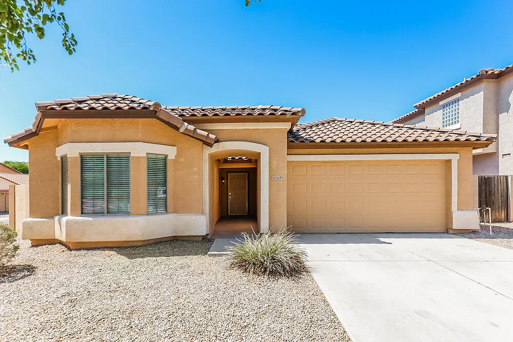 4 bed, 2.0 bath, 1844 sqft, $2,160 — Photo 1