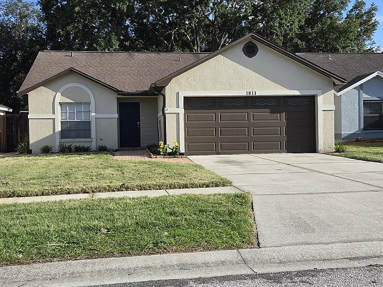 1811 Tarah Trace Dr — Photo 2