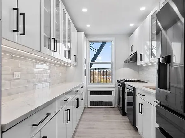 60-11 Broadway #5R, Woodside, NY 11377