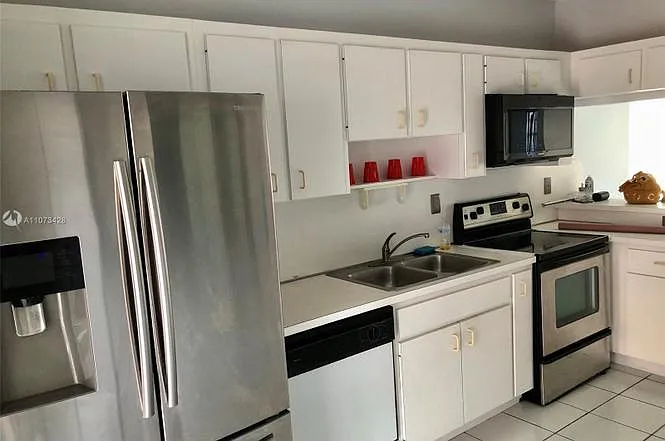 2 bed, 1010 sqft, $2,250 — Photo 2