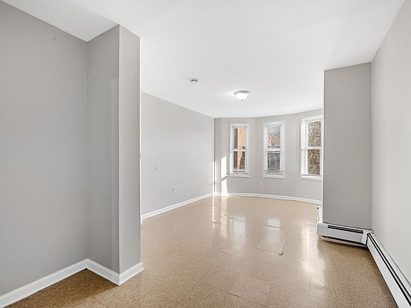 4th image of 2275 Kennedy Blvd #2